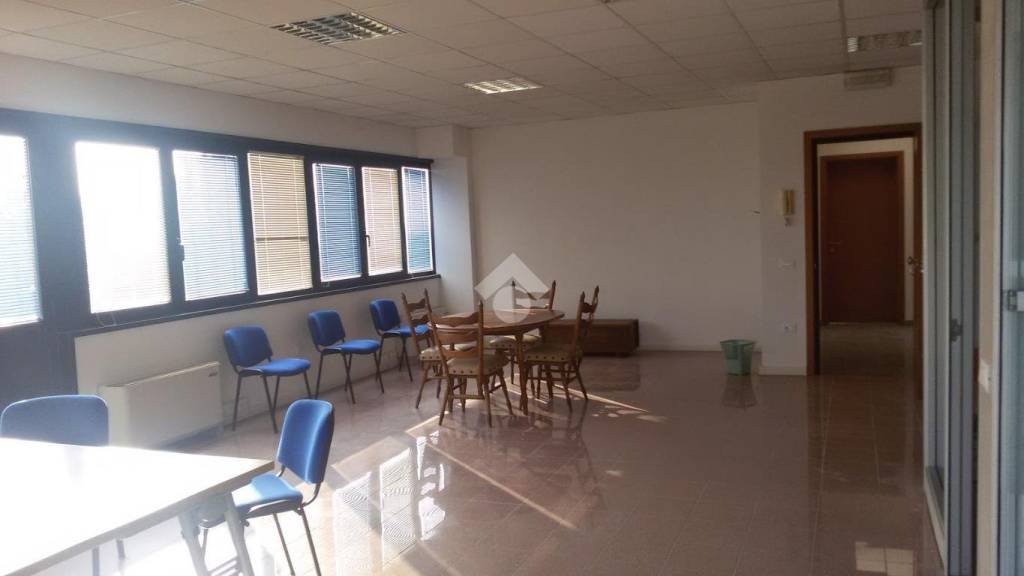 ufficio in affitto a Novi di Modena in zona Rovereto sulla Secchia