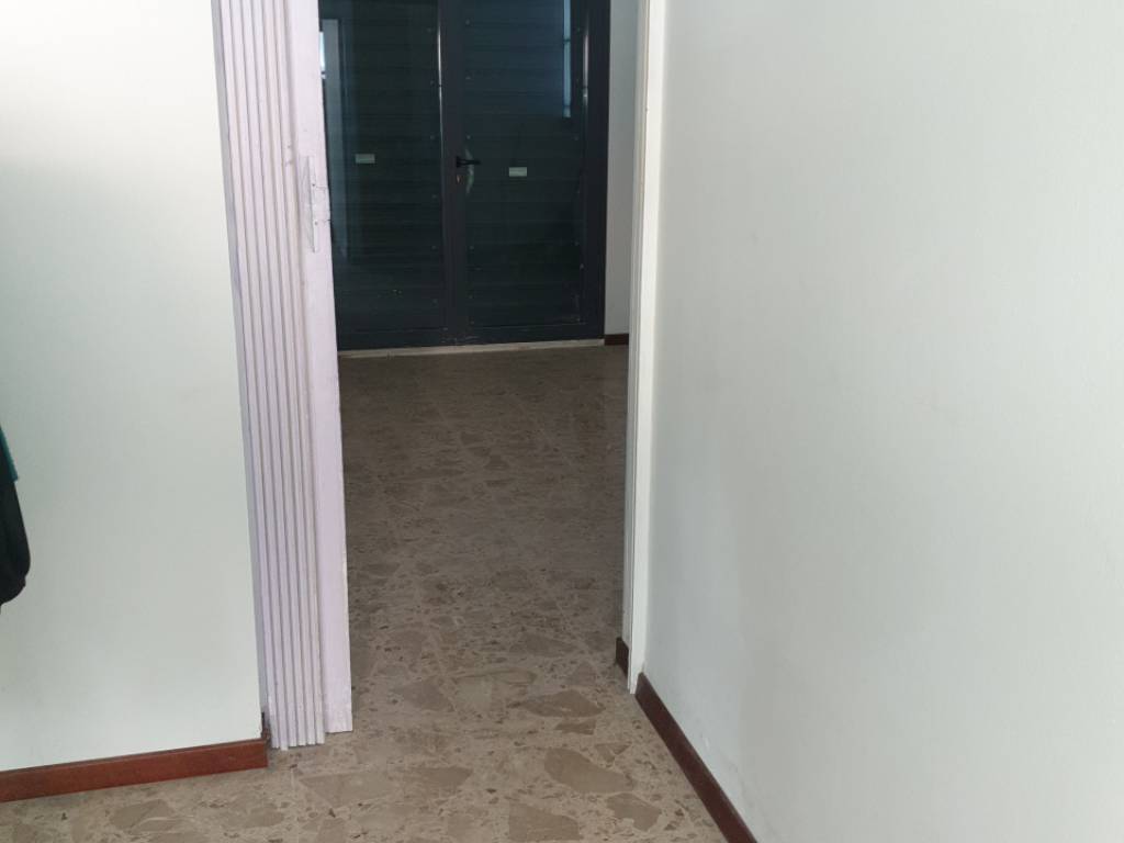 negozio in affitto a Novi di Modena