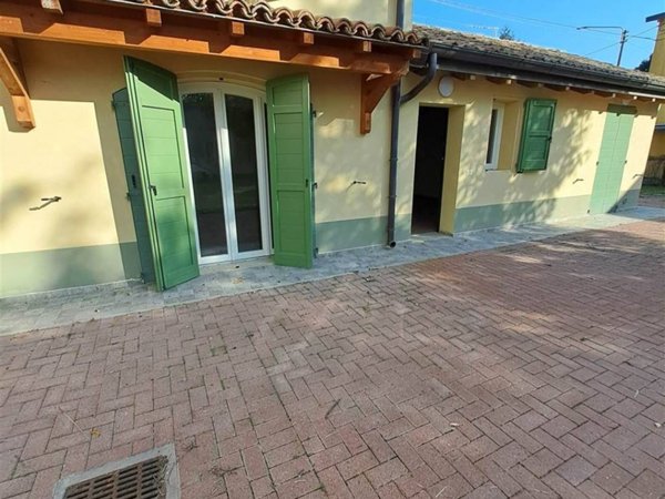 negozio in affitto a Novi di Modena