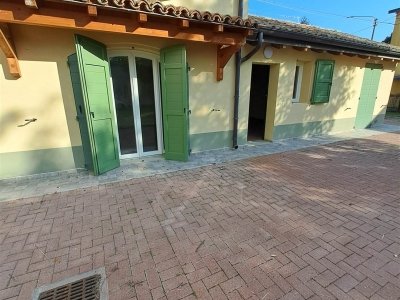 negozio in affitto a Novi di Modena