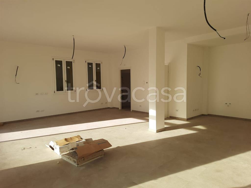 negozio in affitto a Novi di Modena