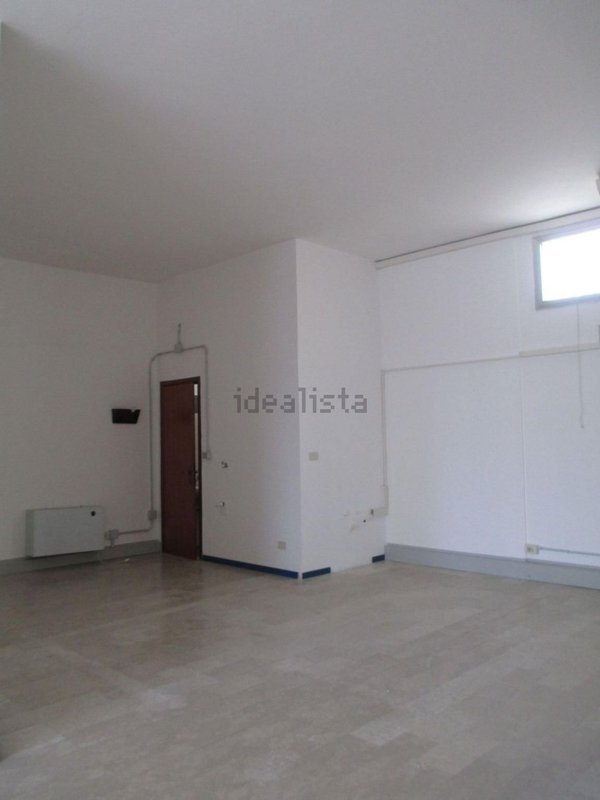 negozio in affitto a Novi di Modena