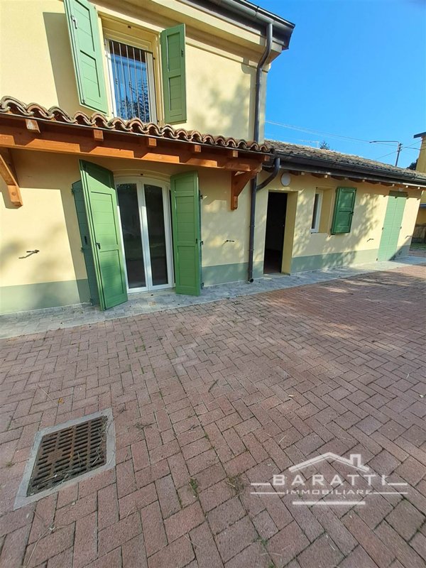 negozio in affitto a Novi di Modena