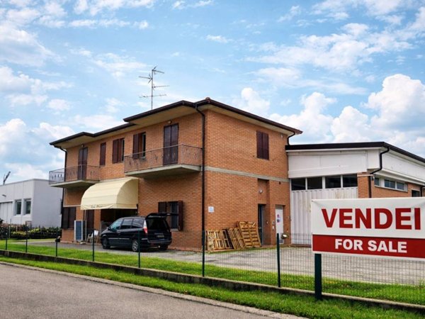 locale commerciale in affitto a Novi di Modena