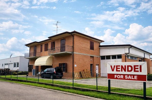locale commerciale in affitto a Novi di Modena