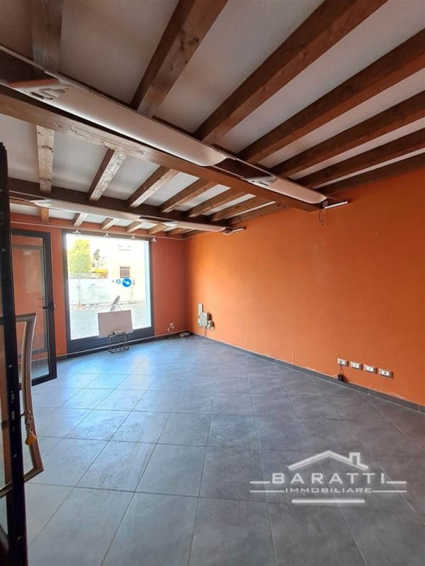 negozio in affitto a Novi di Modena