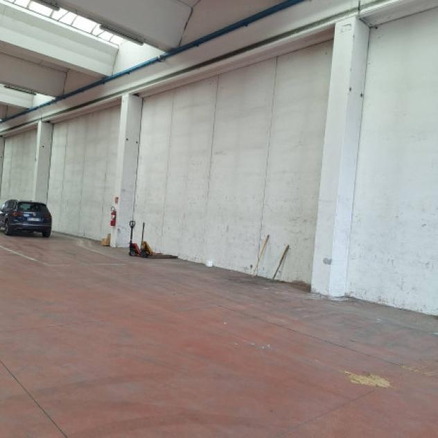 locale commerciale in affitto a Sassuolo