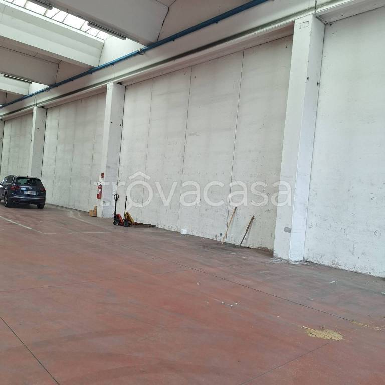 locale commerciale in affitto a Sassuolo