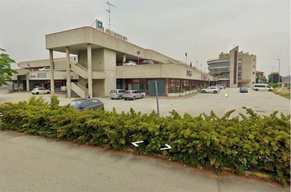 locale commerciale in affitto a Sassuolo