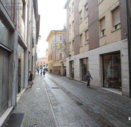negozio in affitto a Sassuolo in zona Centro Storico / San Giorgio