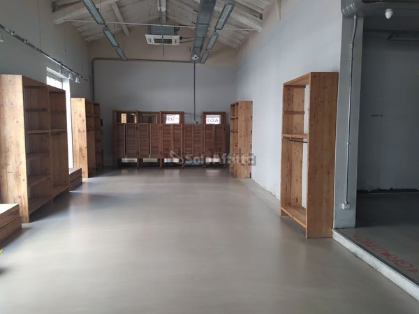 locale commerciale in affitto a Sassuolo