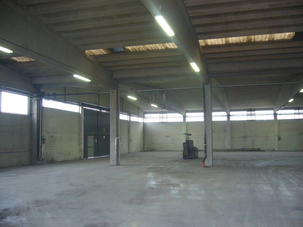 locale commerciale in affitto a Sassuolo