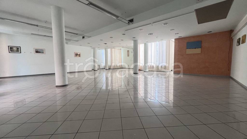 negozio in affitto a Sassuolo