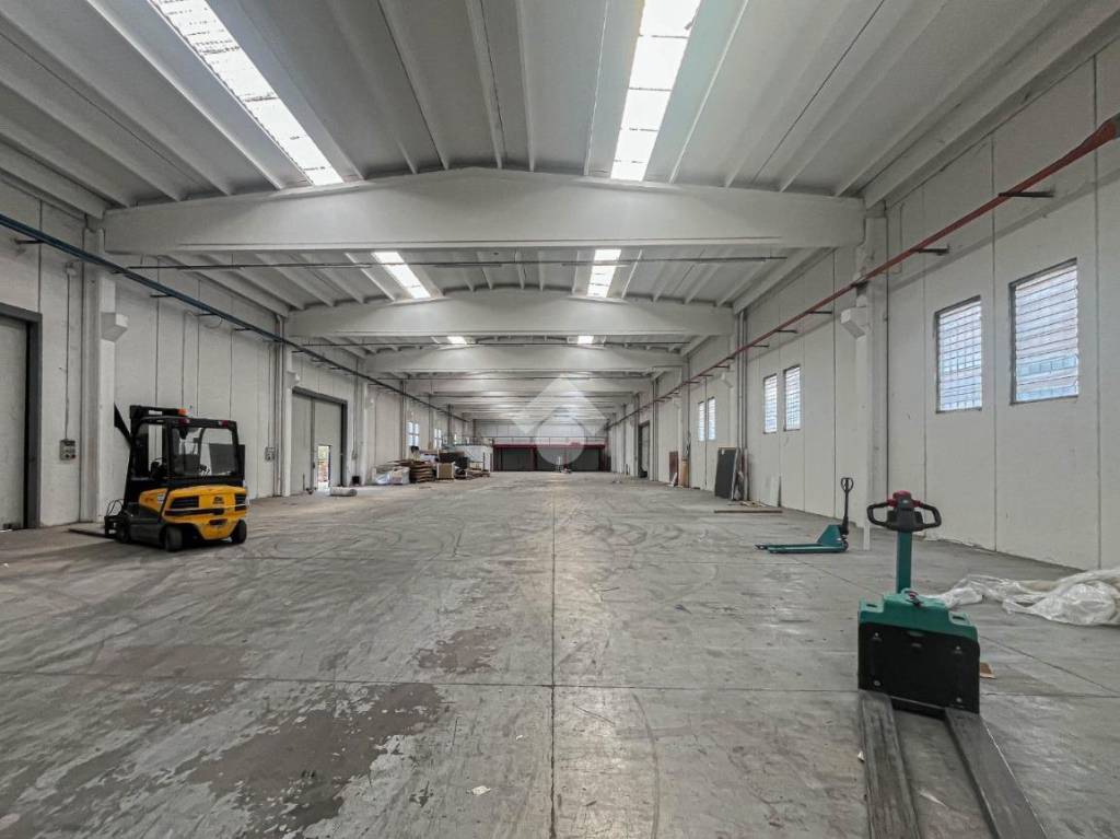 locale commerciale in affitto a Sassuolo