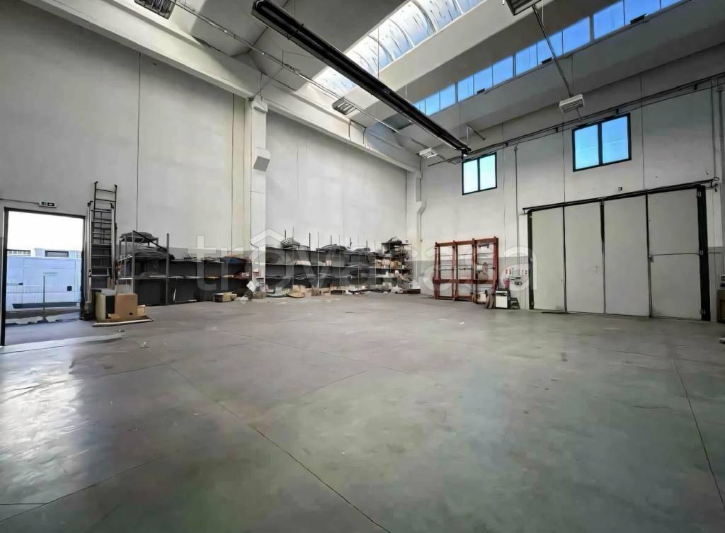 locale commerciale in affitto a Sassuolo