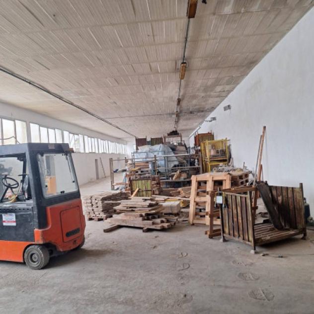 locale commerciale in affitto a Sassuolo