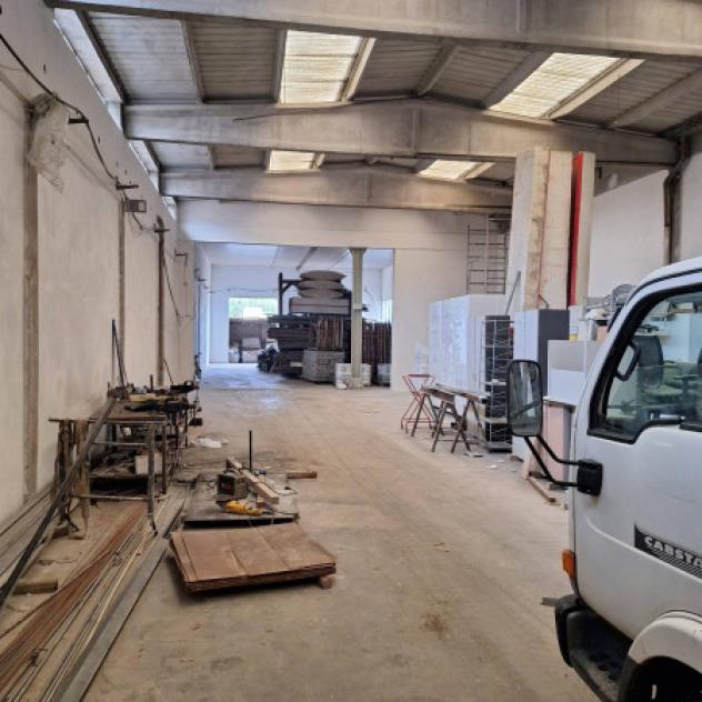 locale commerciale in affitto a Sassuolo