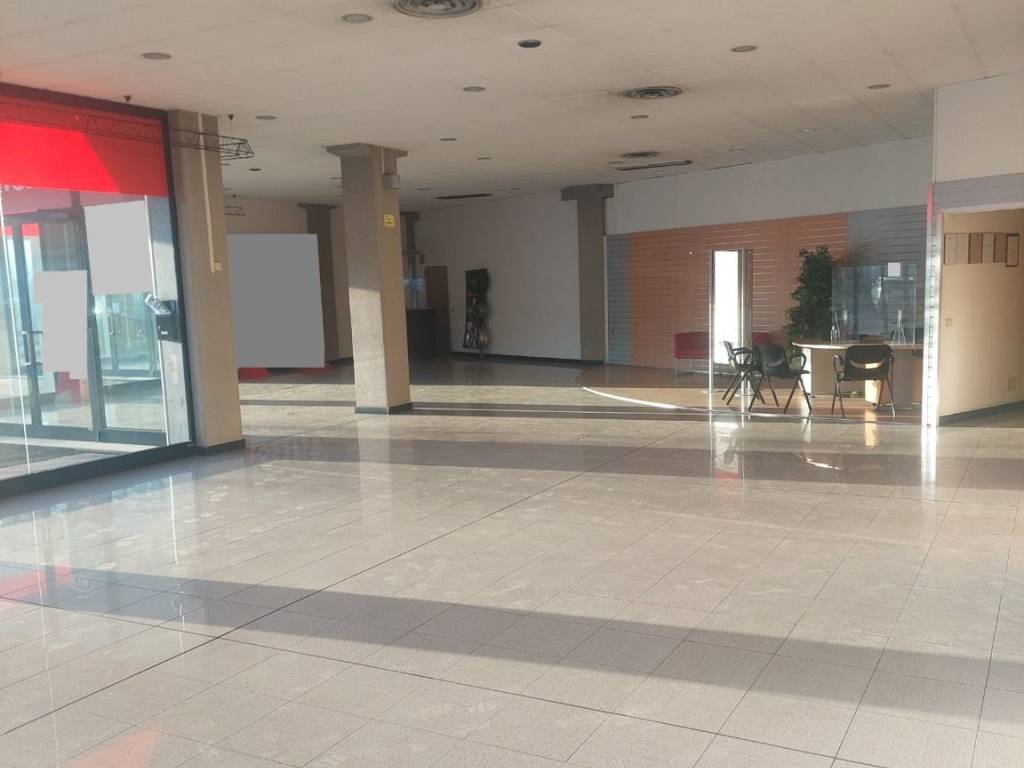 locale commerciale in affitto a Sassuolo