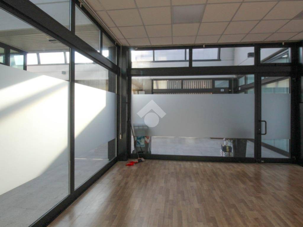 negozio in affitto a Sassuolo