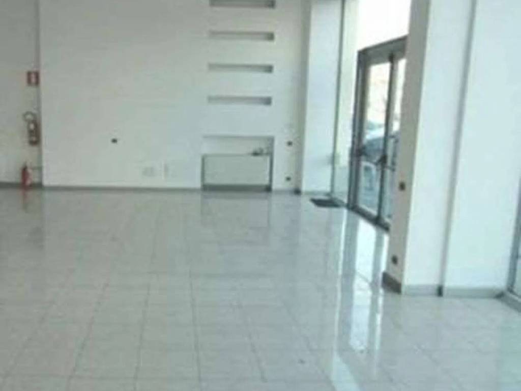 negozio in affitto a Sassuolo