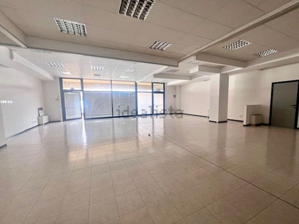 locale commerciale in affitto a Sassuolo
