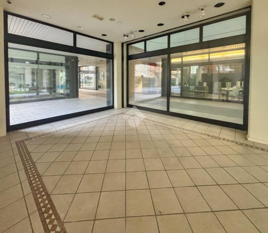 negozio in affitto a Sassuolo