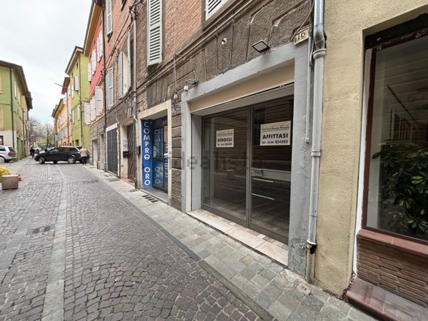 negozio in affitto a Sassuolo in zona Centro Storico / San Giorgio
