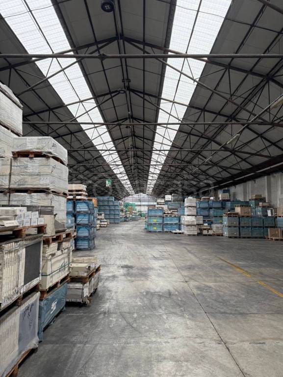 locale commerciale in affitto a Sassuolo