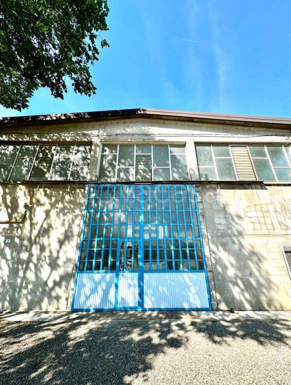 locale commerciale in affitto a Sassuolo