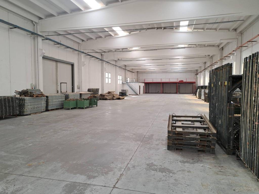 locale commerciale in affitto a Sassuolo