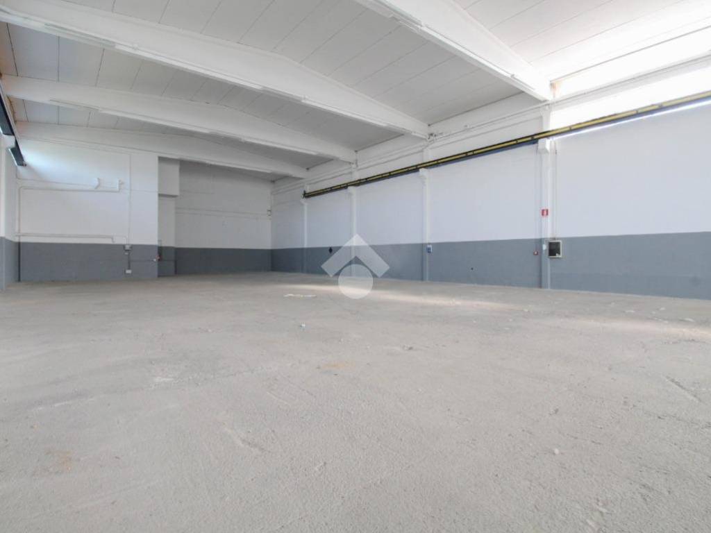locale commerciale in affitto a Sassuolo