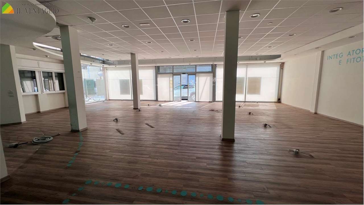 negozio in affitto a Sassuolo in zona Centro Storico / San Giorgio