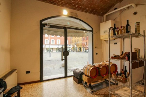 negozio in affitto a Sassuolo in zona Centro Storico / San Giorgio