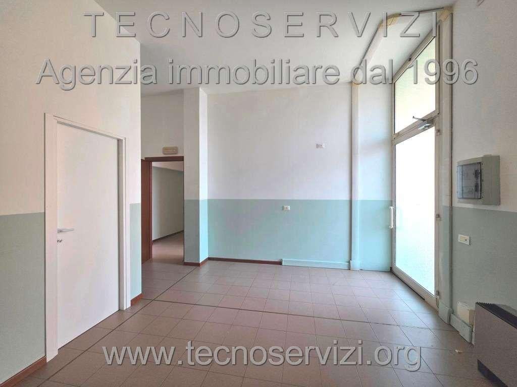 negozio in affitto a Savignano sul Panaro