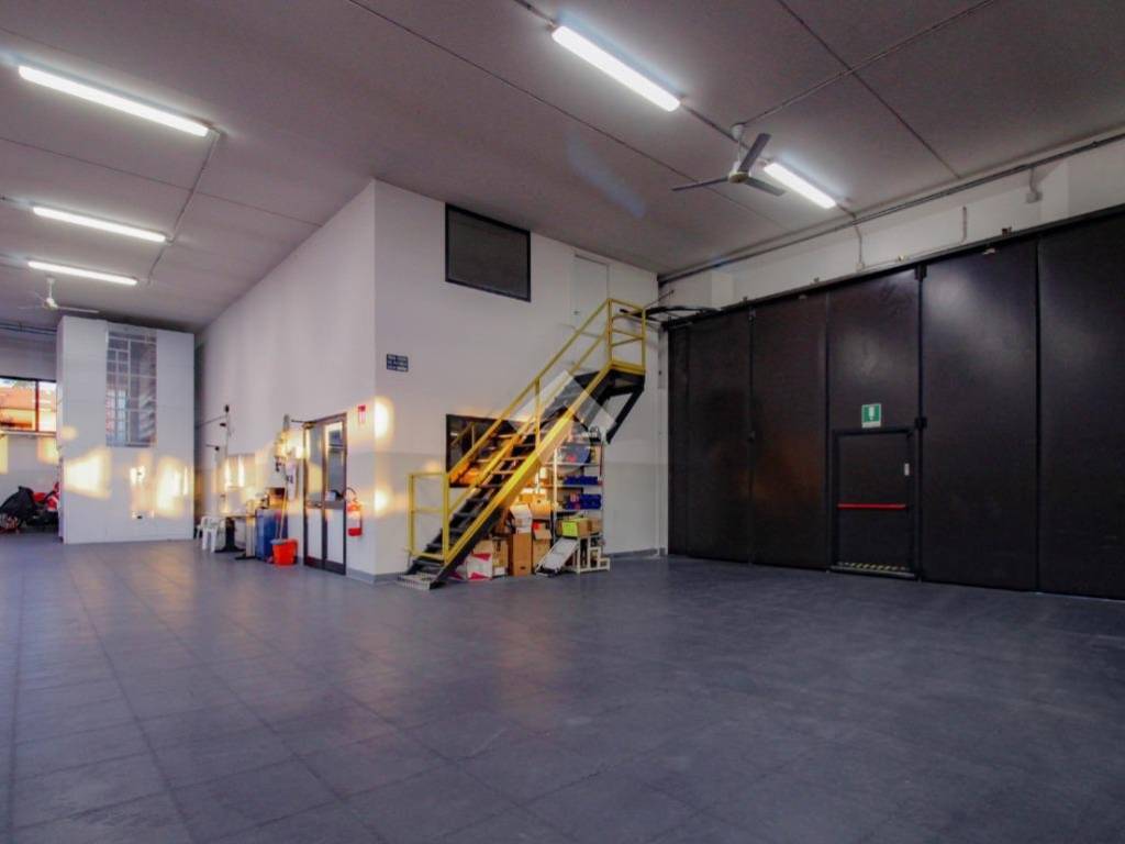 locale commerciale in affitto a Savignano sul Panaro in zona Garofano