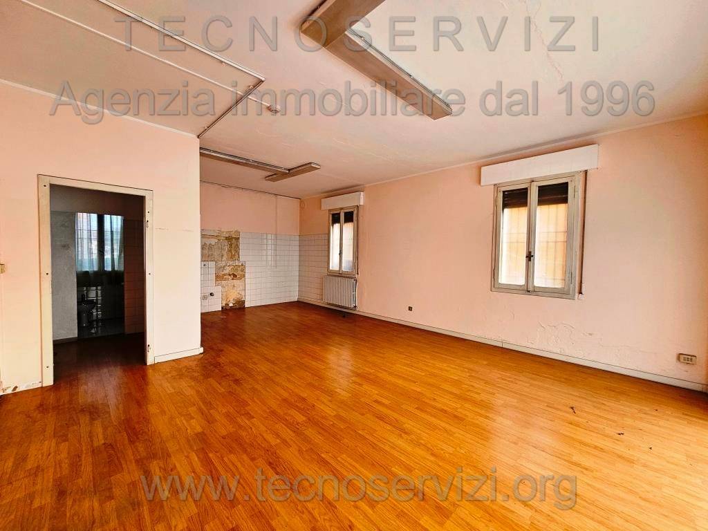 negozio in affitto a Savignano sul Panaro