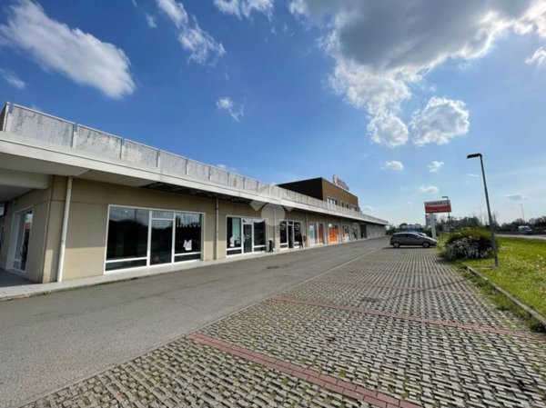 negozio in affitto a Soliera in zona Limidi