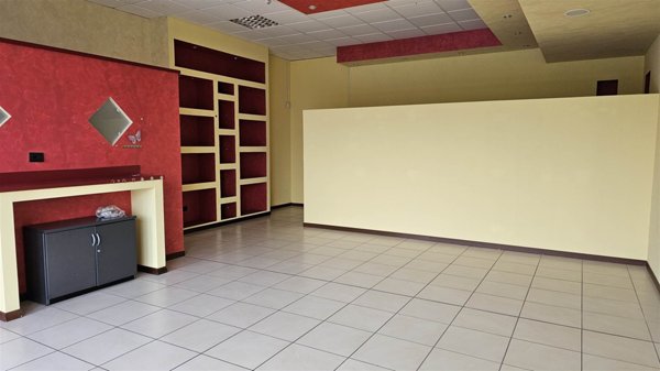 negozio in affitto a Soliera in zona Limidi