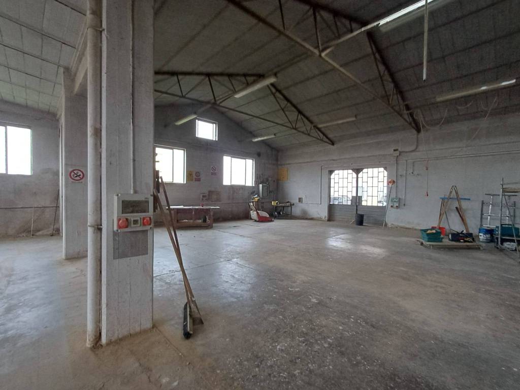 locale commerciale in affitto a Soliera