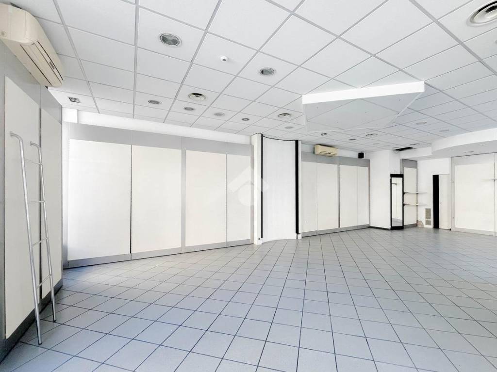 negozio in affitto a Vignola