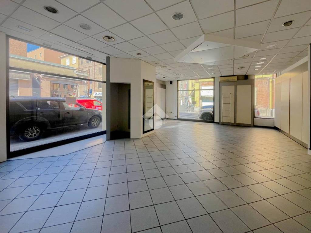 negozio in affitto a Vignola