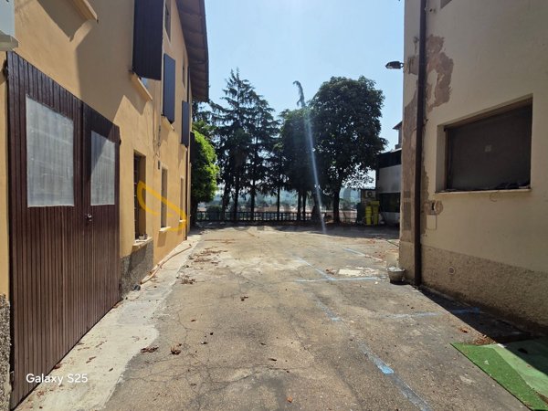 locale commerciale in affitto a Vignola in zona Pratomaggiore