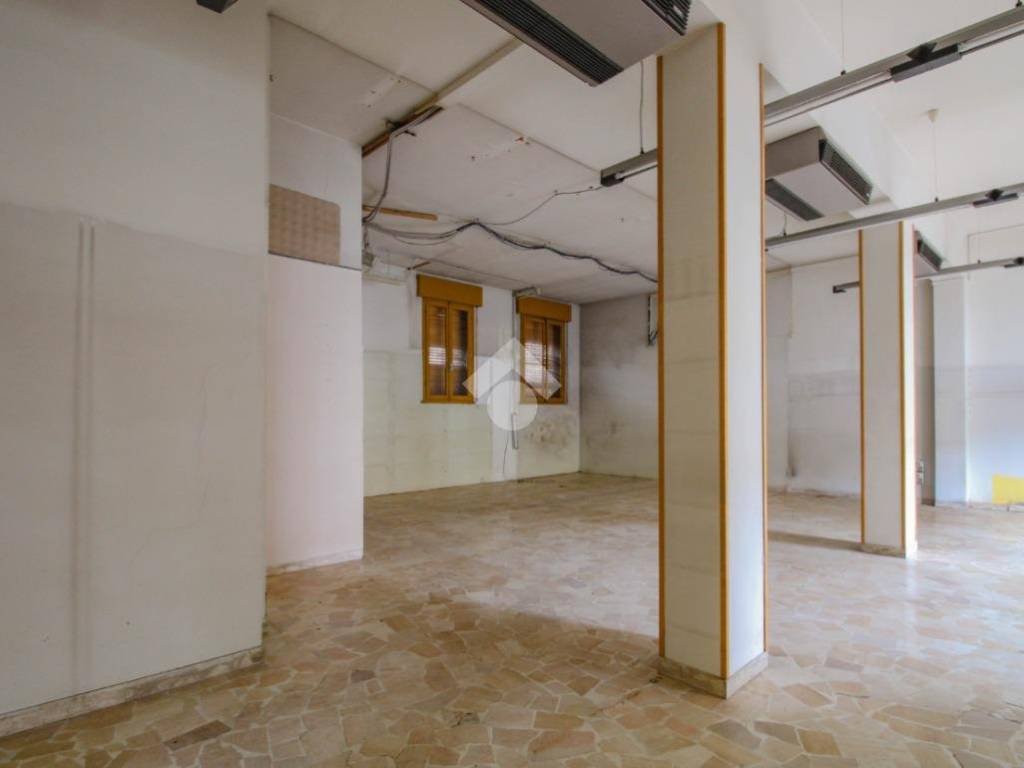 negozio in affitto a Vignola