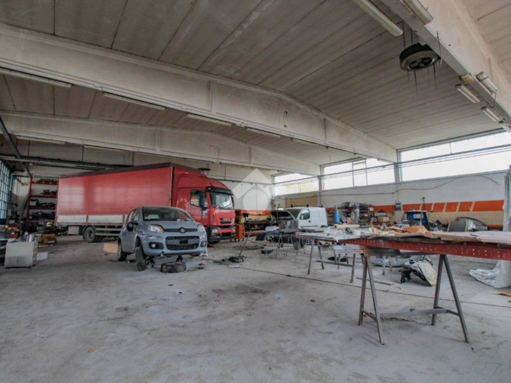 locale commerciale in affitto a Vignola