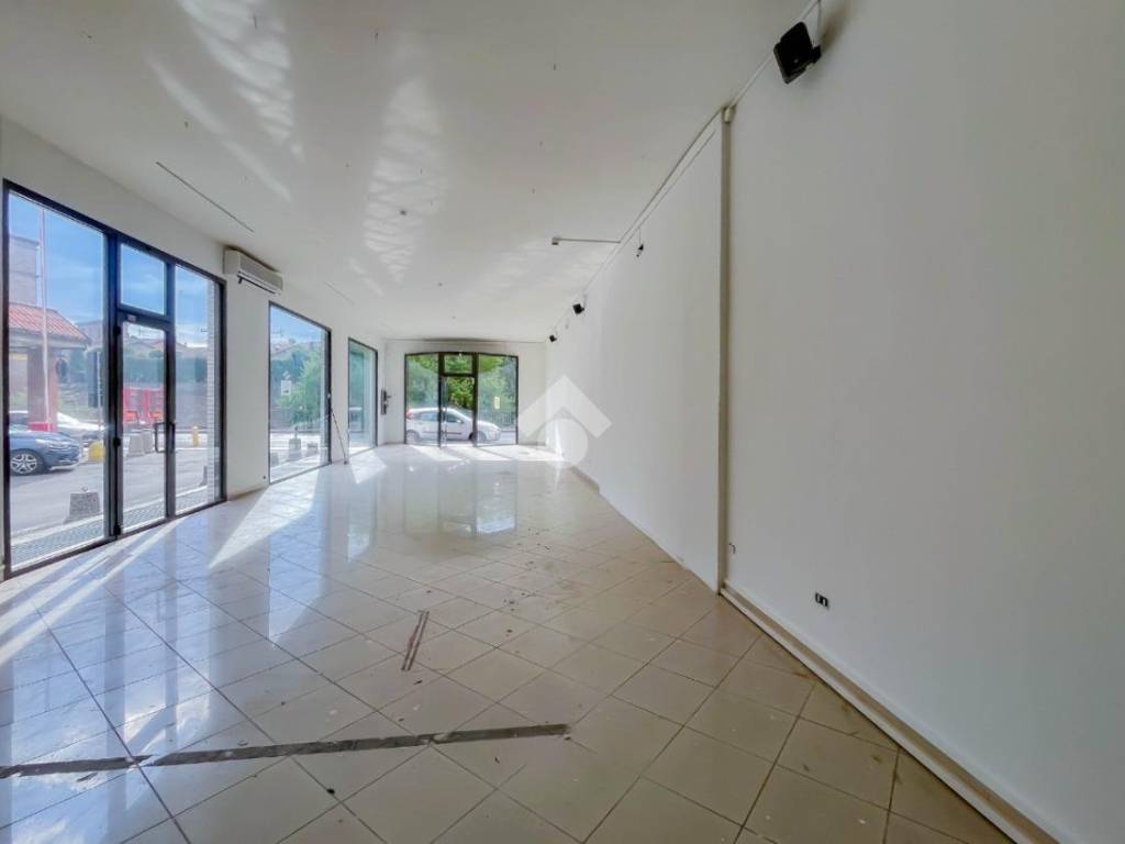 negozio in affitto a Vignola