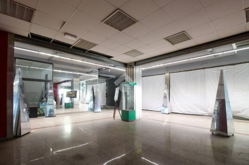 negozio in affitto a Vignola in zona Pratomaggiore