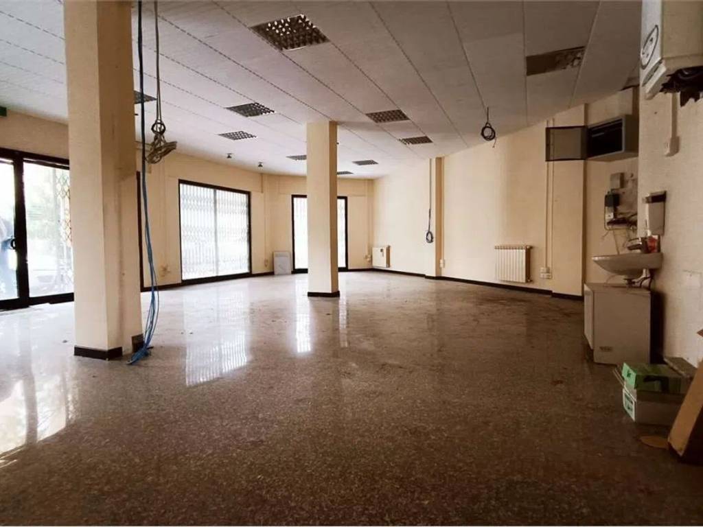 negozio in affitto a Vignola