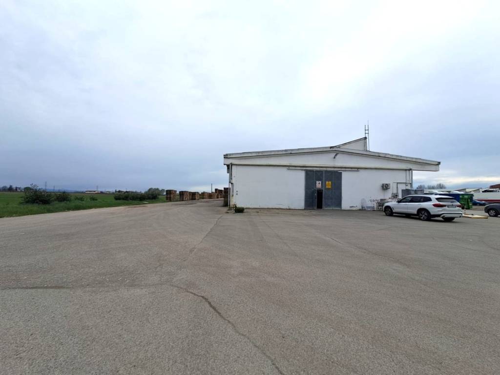 locale commerciale in affitto ad Anzola dell'Emilia in zona Ponte Samoggia