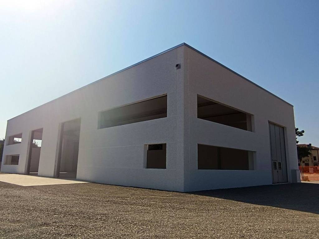 locale commerciale in affitto ad Anzola dell'Emilia in zona Ponte Samoggia