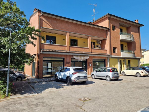 negozio in affitto ad Anzola dell'Emilia